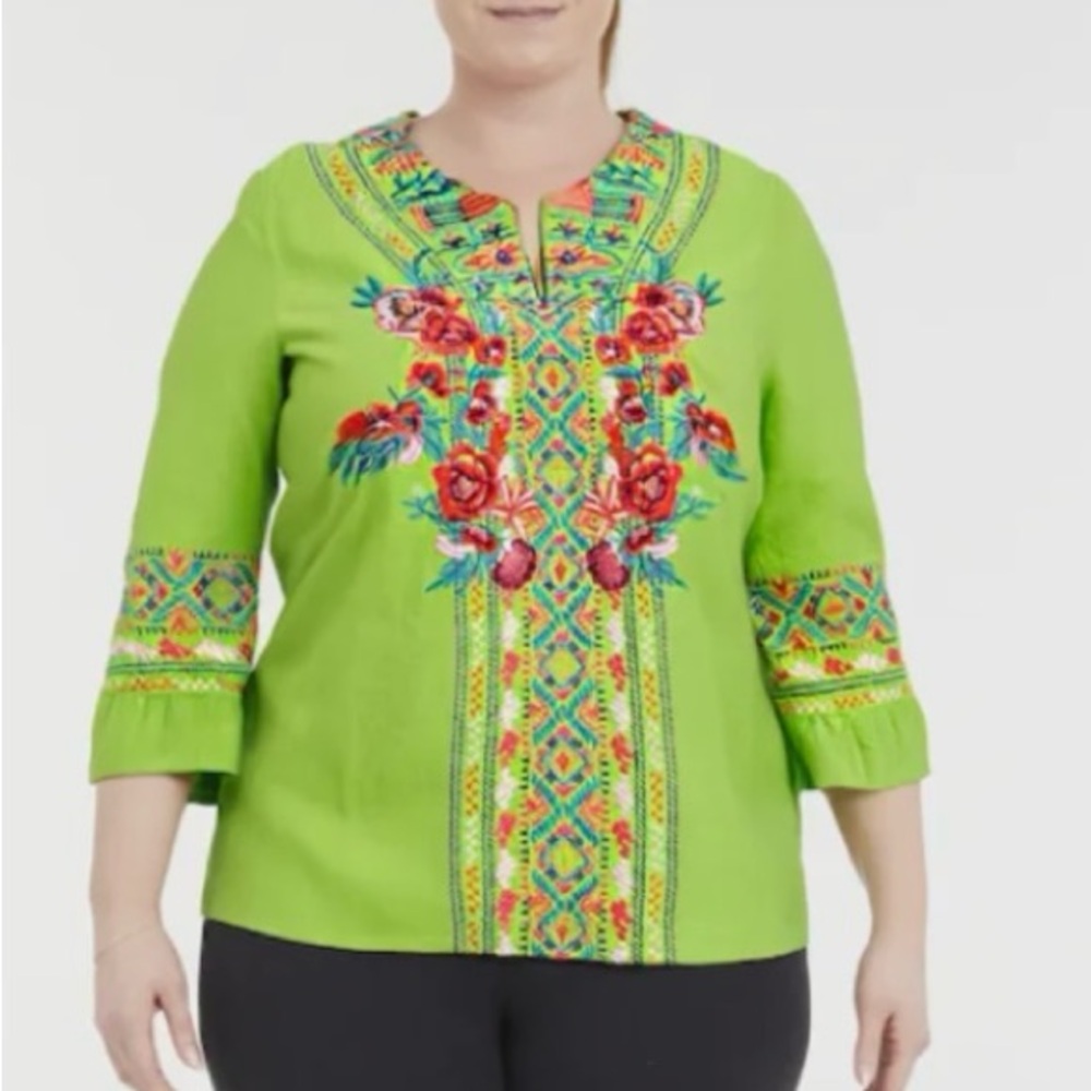 Calessa lime green Embroidered patchwork split round neck Top size 1X NWT